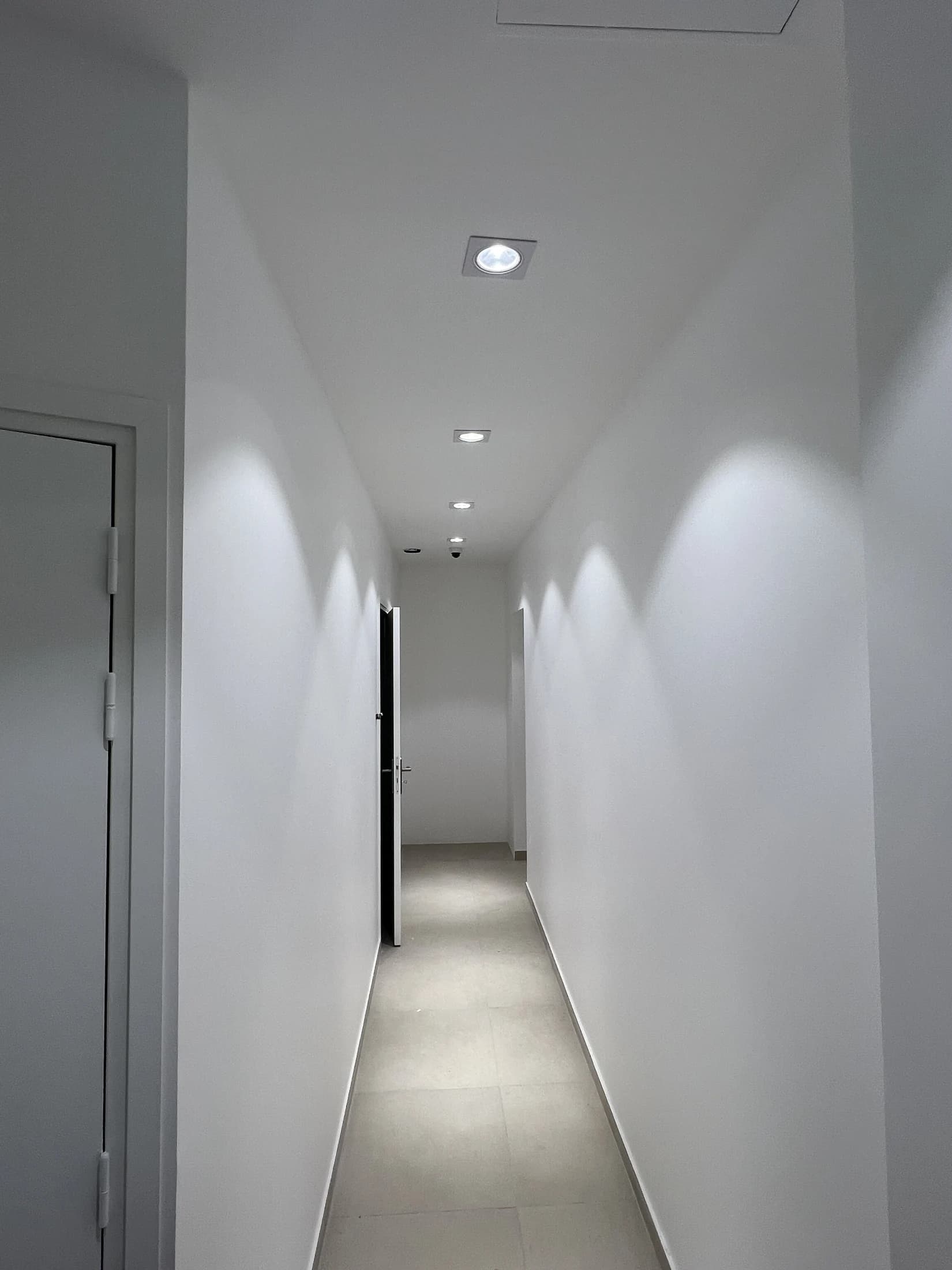 Les éclairages du couloir — Paris